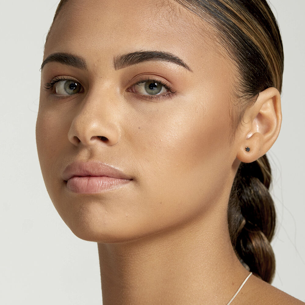 Highlight and Contour Pro Palette before and after on model 7