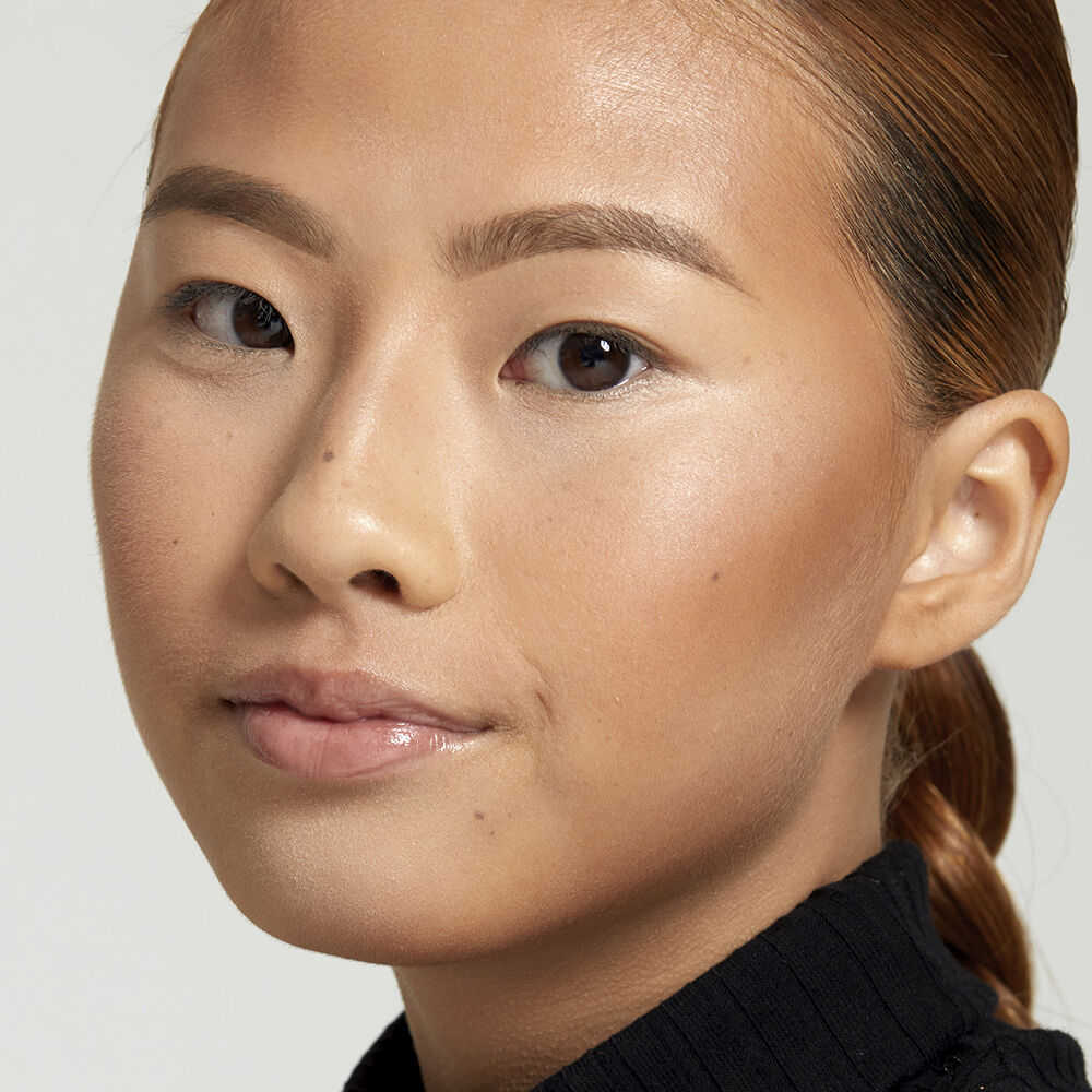 Highlight and Contour Pro Palette before and after on model 9