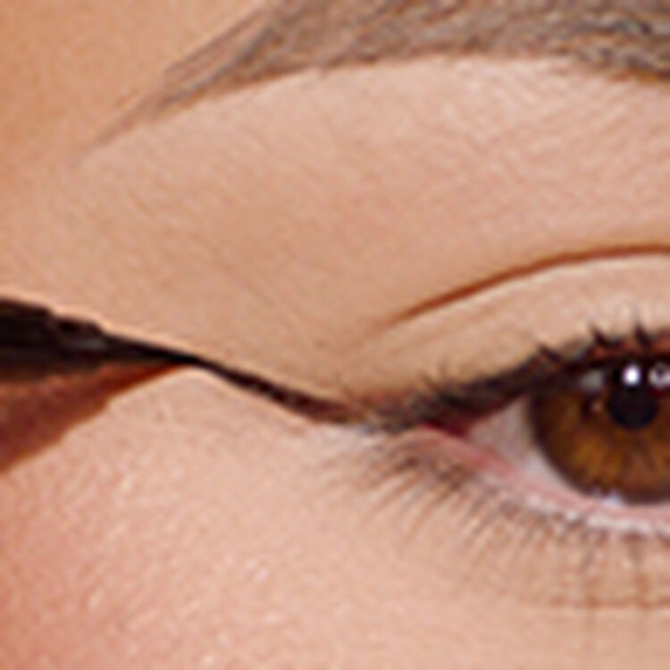 Video thumbnail of someone drawing a cat eye liner look with a liquid eyeliner pen