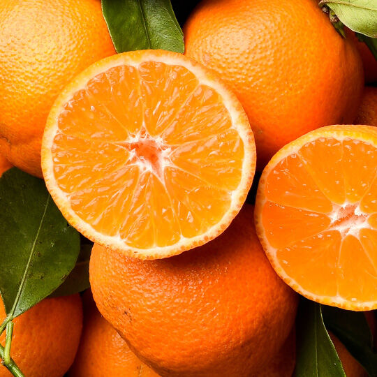 NYX Professional Makeup Juicy Boo scent scent top notes are of halved clementines and whole oranges representing top notes of juicy clementine, mango pulp, and golden berries.