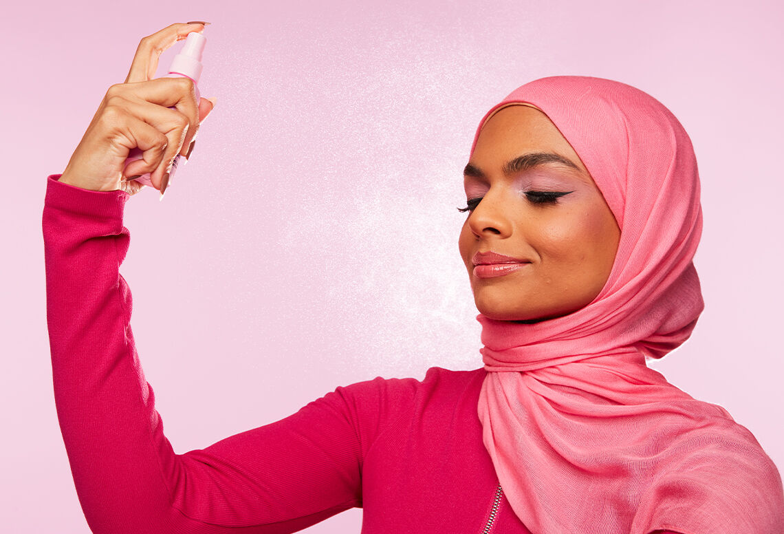APPLYING MARSHMELLOW SETTING SPRAY