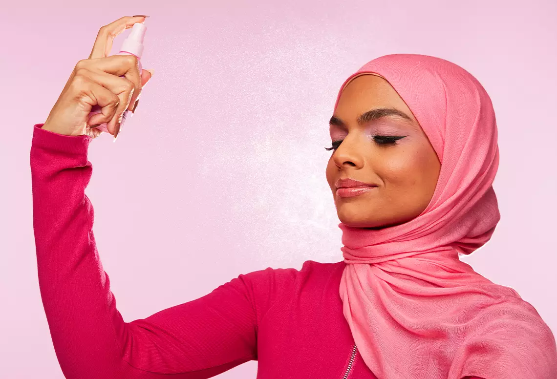 APPLYING MARSHMELLOW SETTING SPRAY